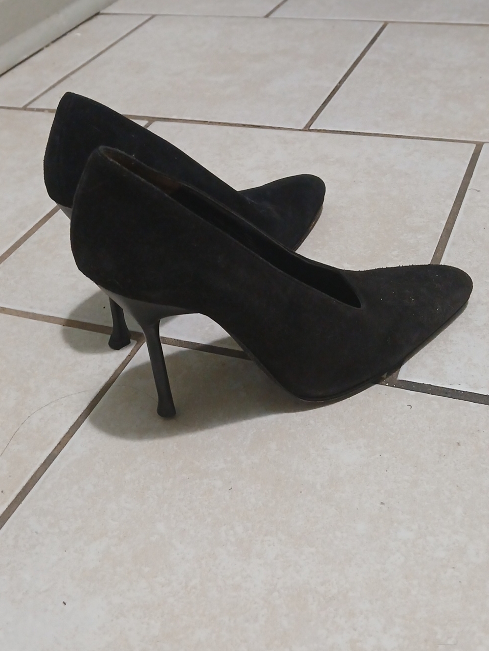 Karl Lagerfeld Womens Sz 6 Black Suede Close Toe Pumps